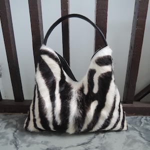 FUR ON LEATHER Umhängetasche Kuhfell Westernledertasche Schwarze Hobo Bag Damen Handtasche Handgemachte Taschen Für Frauen Animal Print Zebra Tragetasche