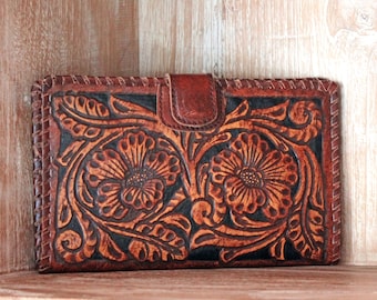 WOMENS WALLET HANDCARVED /  Beautifully Hand Tooled Leather Clutch Vegetable Tanned / Multiple Card Slots / Magnetic Clasp / 9 Colors.