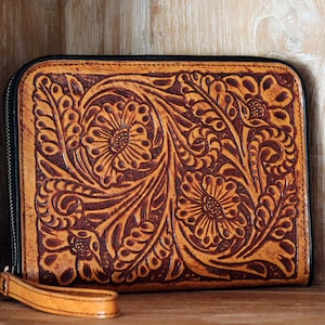 HANDGEMALTE GELDBÖRSE, Handgepunzte Leder Clutch, Hawaiianische Leder Geldbörse, Keltische Katze, Punzierte Katzen Geldbörse, Punzierte Leder Geldbörse, Passport Brieftasche