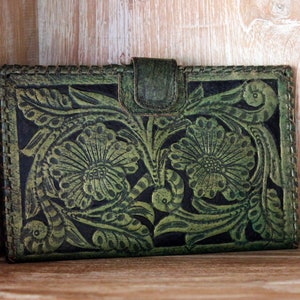 GREEN PASSPORT WALLET, monedero de cuero con herramientas, monedero biker verde, forro de cuero completo, estilo vintage, cuero pintado a mano, billetera Bifold.