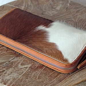 TAN WHITE COWHIDE Brieftasche, Kalb Haar Geldbörse, Pony Haar Geldbörse, Kuh Pelz Brieftasche, Haare auf verstecken Kupplung. Volles Lamm Leder Futter, mehrere Slots