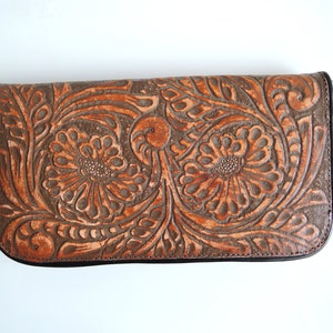 HANDGESCHNITZTE LEDER GELDBÖRSEN in Vintage Tan Boho Damen Portemonnaie Reisepass Halter Leder Geldbörse Handtasche Gravur Geldbörse handgeschnitzt in Bali