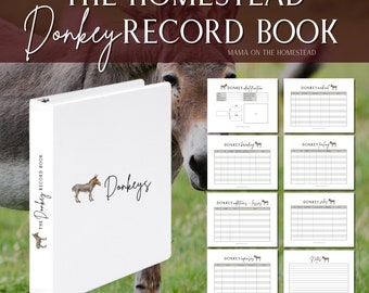 Op de afbeelding: Een witte map met een ezel-illustratie en de tekst "The Donkey Record Book" op de voorzijde. De map is open om pagina's te laten zien met tabellen en koppen voor het bijhouden van ezelinformatie, inclusief fokken, voeren en uitgaven. De tekst "Donkeys" is in zwart op de voorzijde gedrukt.