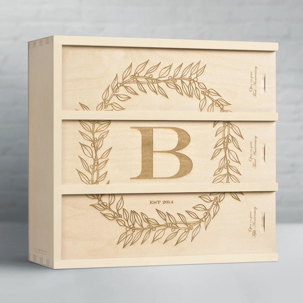 Caja de vino de aniversario con monograma Cottage