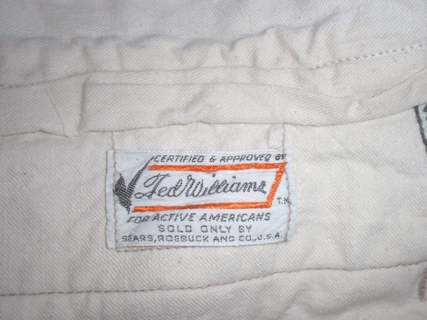 BOITE DE MATÉRIEL DE PÊCHE VINTAGE TED WILLIAMS