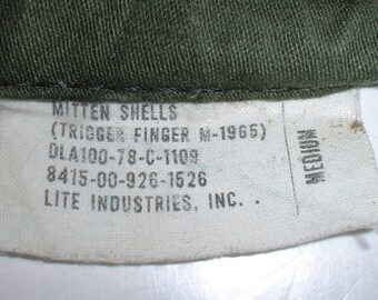 US Army M-1965 trigger finger arctic mittens without inserts, Lite Industries 1978; Medium