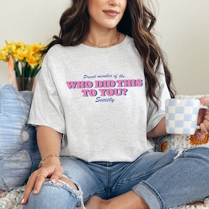 Chi ti ha fatto questo Camicia, Regalo per gli amanti dei libri, Camicia libresca, Regalo per lettori di oscenità, Camicia di romanticismo oscuro, Camicia di oscenità divertente, Lettore di storie d&#39;amore, Libro piccante