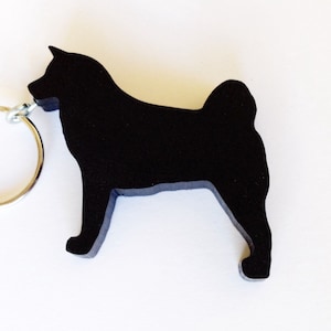 Akita Dog Keychain – Handmade from Recycled Plastic – Eco Friendly Gift for Dog Lovers – Akita Accessory – Gift Box – Stainless Steel Ring