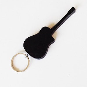 Acoustic Guitar Keychain – Eco Friendly Gift for Guitar Players – Cutaway Guitar Keyring – Recycled Plastic – Stainless Steel – Gift Box