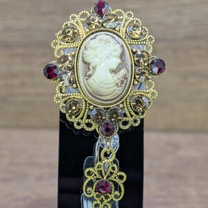 Cameo Vintage Victorian Style Retractable Id Badge Reel Document Holder Lapel Fashionable & Elegant Alligator Clip Crystals Rhinestones.