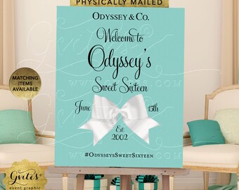 Op de afbeelding: Een rechthoekig turquoise bord met zwarte tekst Odyssey & Co. Welcome to Odyssey's Sweet Sixteen June 15th Est. 2002 #OdysseysSweetSixteen. Een grote witte satijnen strik is in het midden geplaatst. Een gouden banner bovenaan toont Digital File Only.