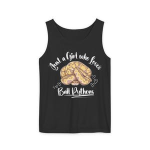 "Nur ein Mädchen, das Ball Pythons liebt" Garment-Dyed Tank Top - Schlangenpfleger Tee -