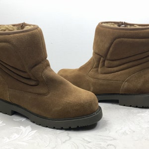 Vintage winter boots, Women’s fur boots, Insulated boots, Women’s size 9 shoe’s, Winter shoe’s, Women&#39;s leather boots
