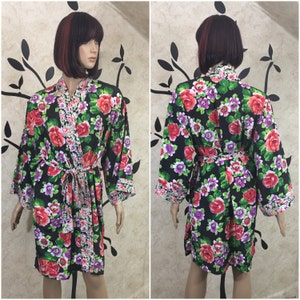 Womens house coat, Vintage bath robe, Floral housecoat, Cute house coat, Victoria Secrets house coat, Sexy robe