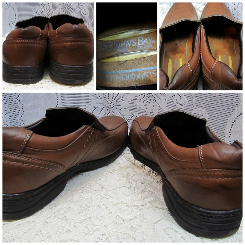 Puede incluir: Zapatos marrones de cuero con dise&ntilde;o cosido y suela de goma negra. Los zapatos tienen una plantilla acolchada con el texto "St. John's Bay" y "Supportive" impreso en ella.