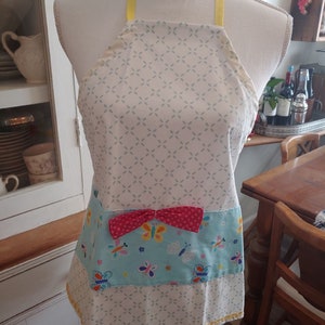 Child's full Apron w/Pocket