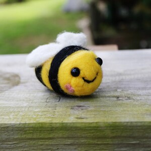 Needle Felt Baby Bees Tiny Felted Bee Wool Baby Bumblebees Etsy - needle felted roblox shy bee shy bee sculpture roblox bee etsy