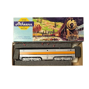 Athearn HO Scale Model Train Locomotive F7 Diesel Santa Fe Silver & Orange