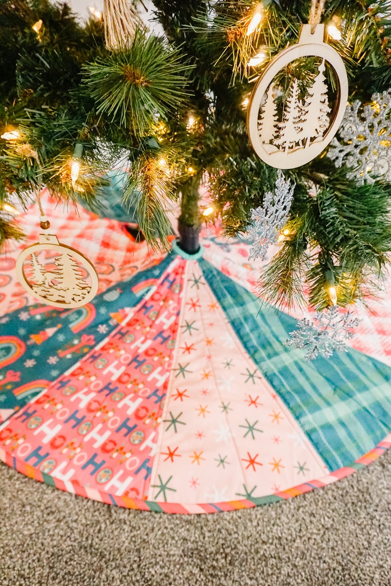 Christmas Tree Skirt Sewing Pattern: 12-piece DIY Project (PDF Pattern) -  Etsy, image size:800x1200