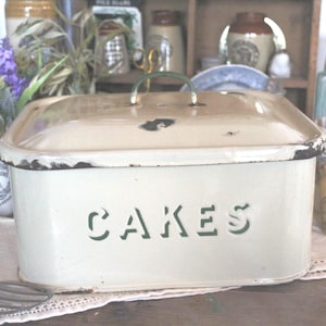 Rare 1940s Enamel Cake Tin: Pastel Cream Green English Enamelware