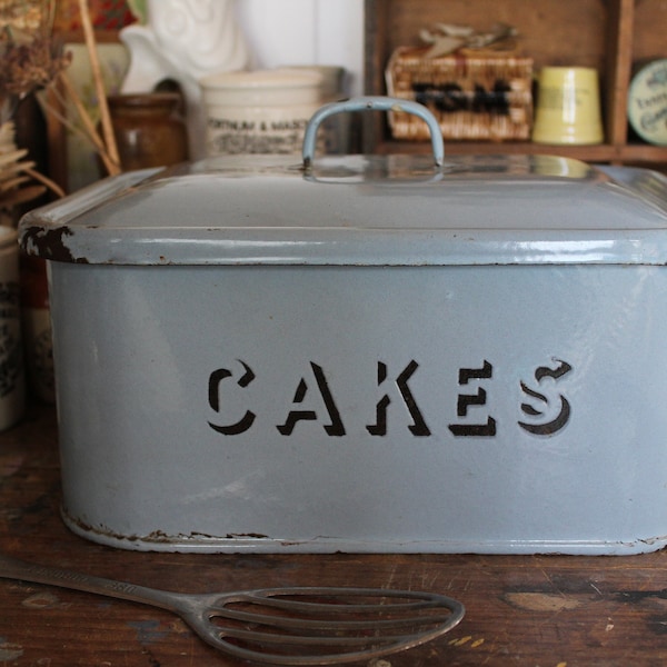 Vintage Cake Tin, Enamel Cakes Tin,Original Cake Tin, English Enamelware, Enamel Cake Tin, Vintage Cakes tin, Kitchen Decor, Farmhouse decor