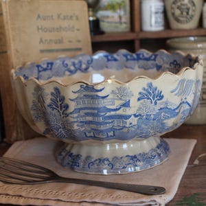 Antique Spode Ironstone Scalloped Bowl: 19th Century Blue Willow Pattern
