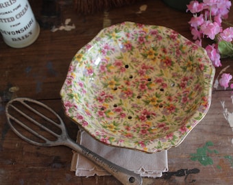 Vintage colander, kitchen Decor, Vintage chintz, English Farmhouse Decor, Royal Winton Pottery, Royal Winton Chintz, Chintz china, Spring