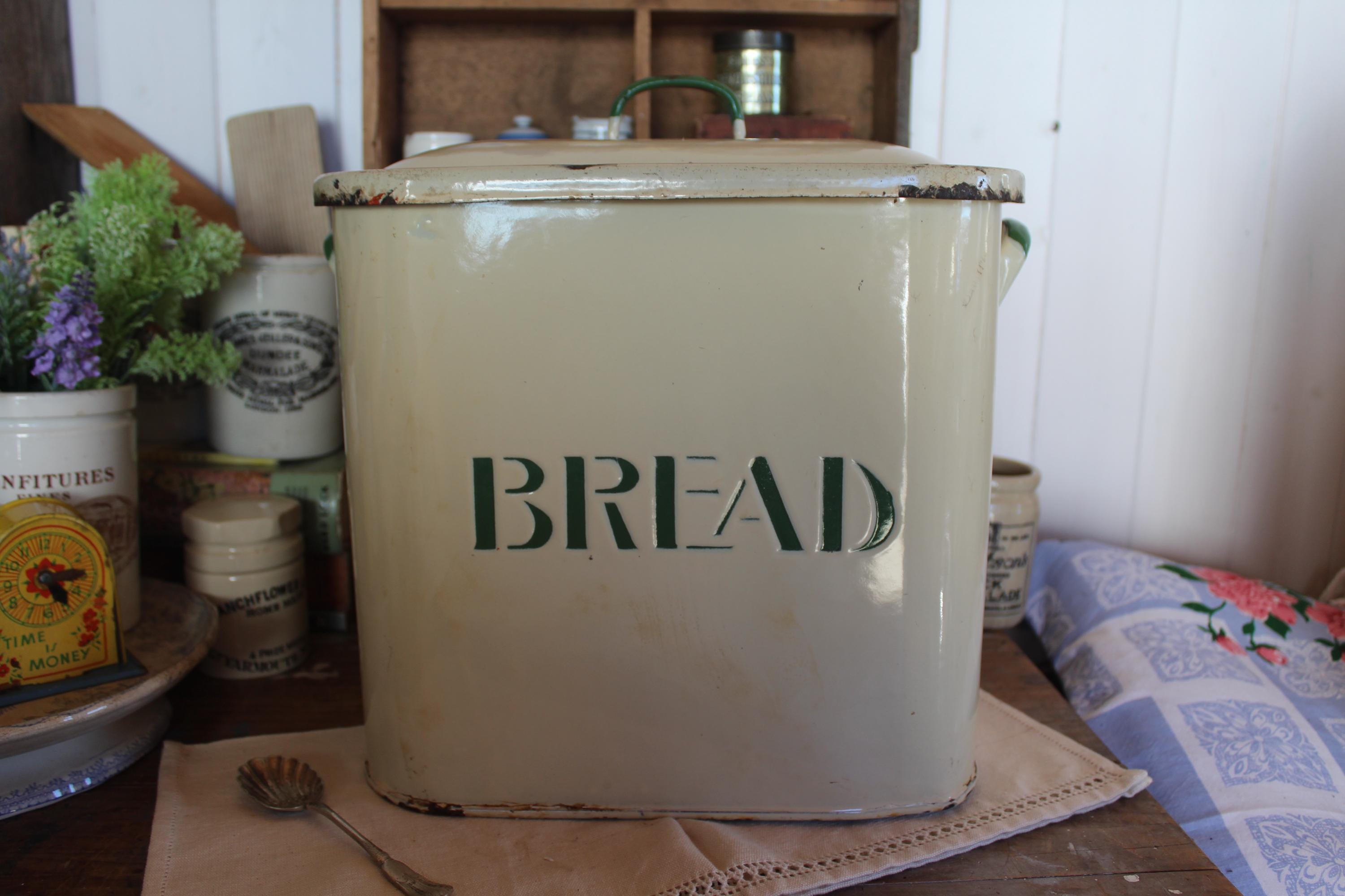 BREAd Bin イギリスアンティーク Antique Round English Bread Bin c. 1920 – Knosen Antiques
