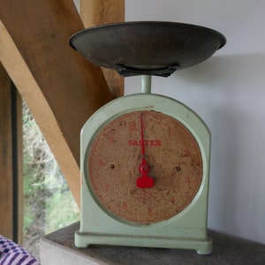 Living Nostalgia Mechanical Kitchen Scales - English Sage Green