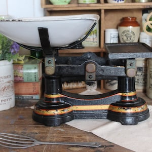 Vintage English Kitchen Scale: Rustic Farmhouse Decor