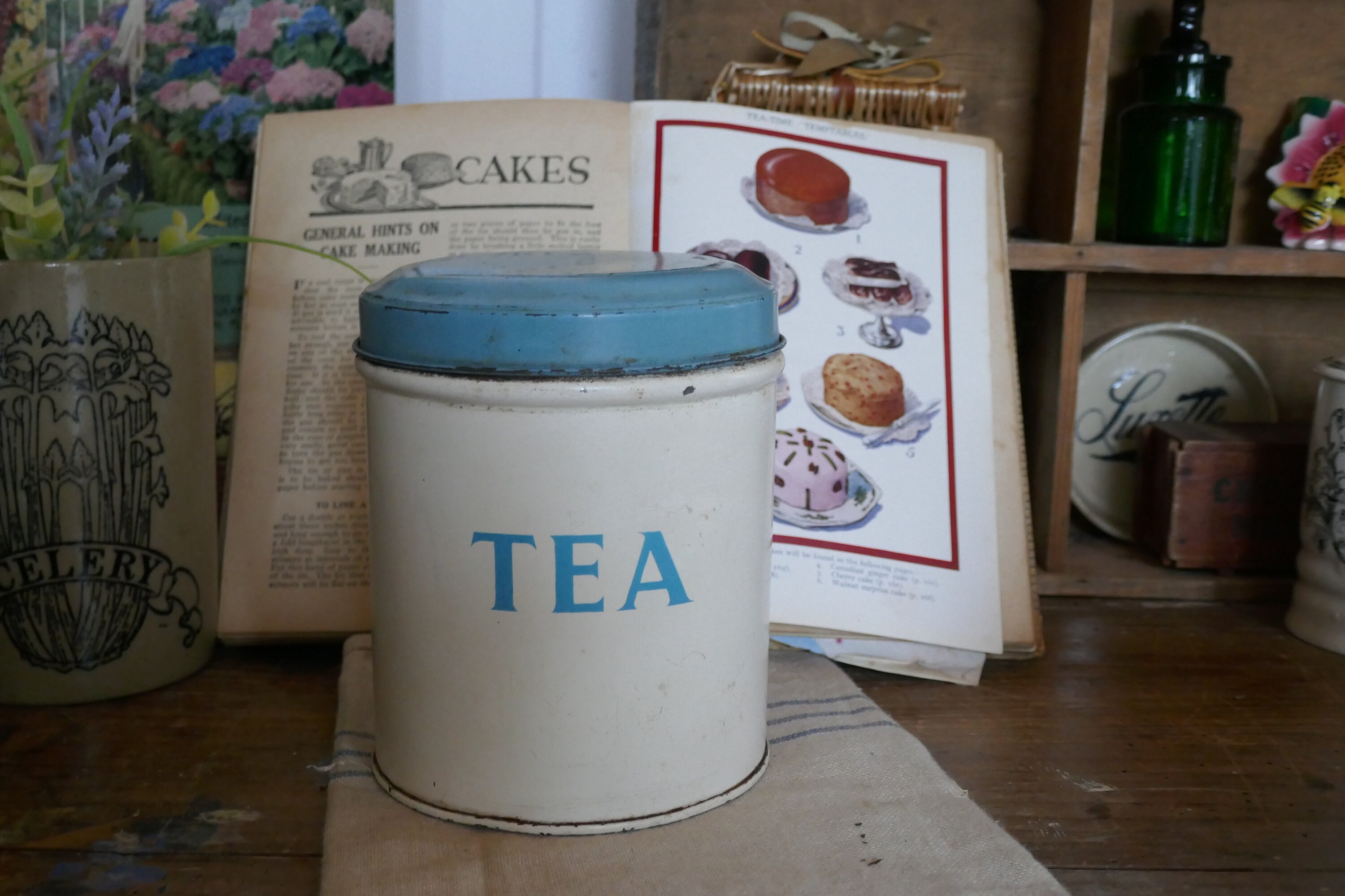 Worcester キャニスター　缶　tea /sugar イギリス　ティン缶 Worcester キャニスター 缶 tea /sugar イギリス ティン缶