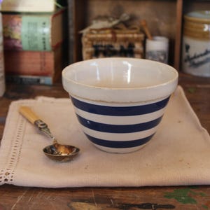Vintage Blue and White Stripped Bowl, Cornishware blue and white, Mixing Bowl, Vintage Pudding Bowl, Cornishware mixing bowl, Farmhouse
