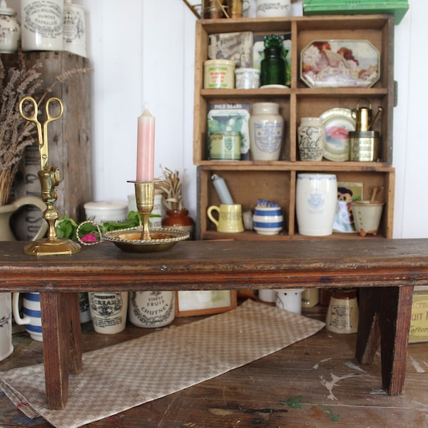 Tabouret en bois rustique vintage, tabouret en bois rustique, tabouret en bois, table d'appoint, repose-pieds en bois, support pour plante, tabouret de prière, tabouret primitif