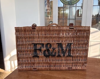 Fortnum and Mason Vintage Picnic Hamper: Fortnums basket