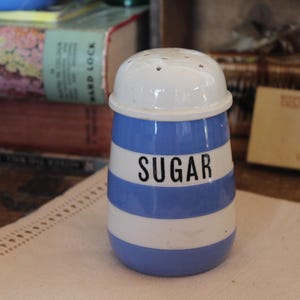 Vintage Cornishware Sugar pot, Blue and White Cornishware, Vintage Cornishware, Vintage Sugar Sifter, Sugar Shaker, Vintage Kitchen, Cornish