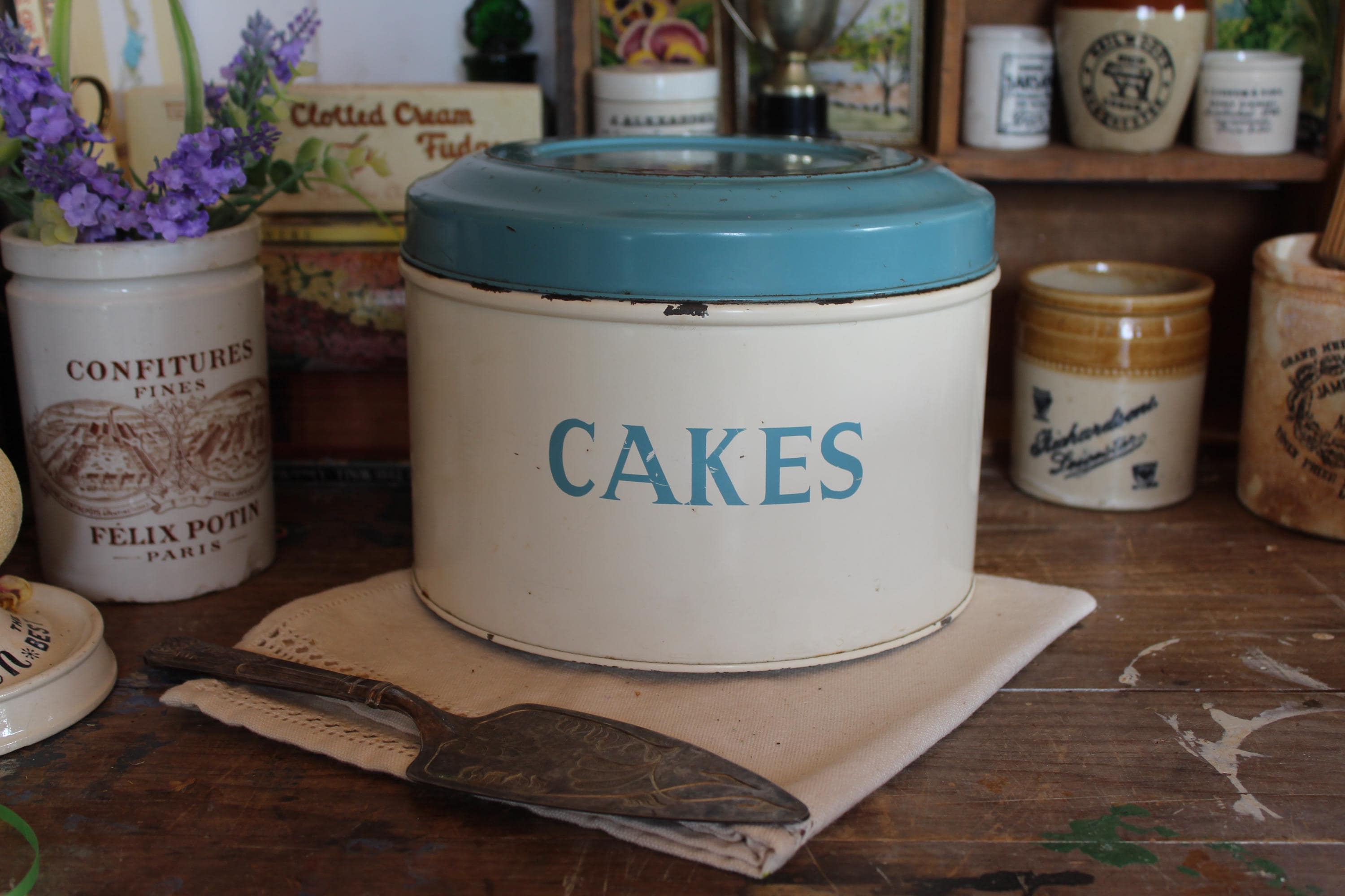 Tala社アンティーク　ケーキ缶 RARE XL Vintage Tala Cake Tin: 1950s Kitchen Storage - Etsy UK