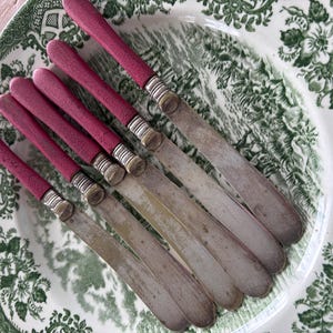 Set of 6 Vintage Butter Knives: Silverplate Flatware Cutlery