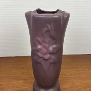 VAN BRIGGLE Pottery Vase COLUMBINE Series Plum Purple Minty Condition 8.75"