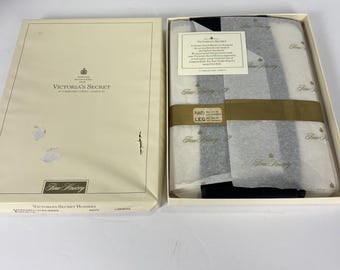 Vintage victoria’s secret lace panty lycra sheer navy blue sz m