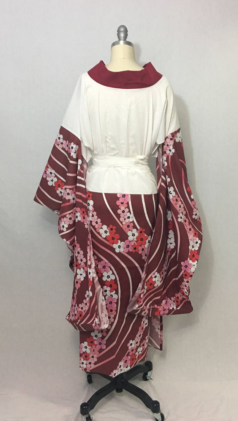 Maiko style customizable red juban under kimono
