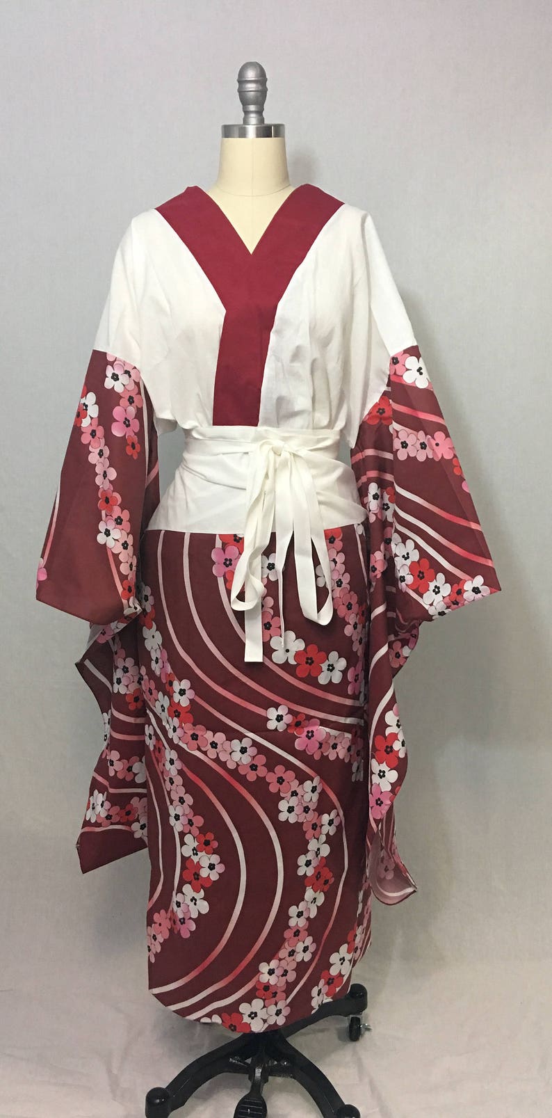 Maiko style customizable red juban under kimono