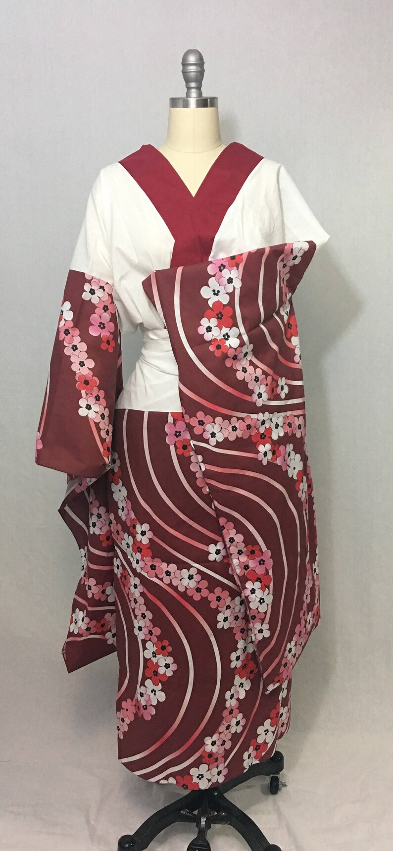 Maiko style customizable red juban under kimono