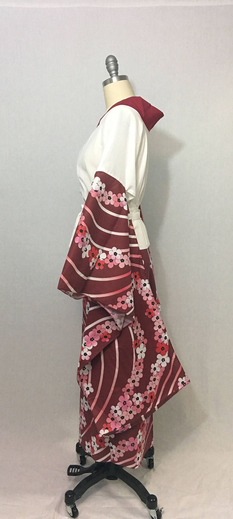 Maiko style customizable red juban under kimono