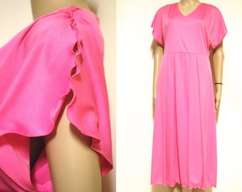 70s Blush Pink Scalloped Hem Dress, Vintage V Neck Mid Length 1970s Retro Seventies VTG Size S