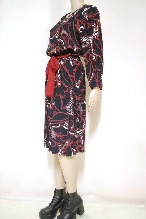 70s Vintage Abstract Art Print Dress, with an Ado… - image 4