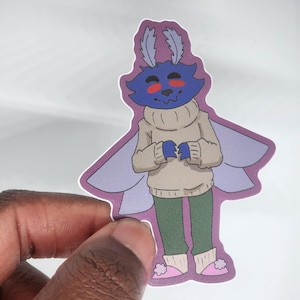 Polilla acogedora de 3 pulgadas / Botella de agua para computadora portátil con cuaderno de bocetos de vinilo / Lindo críptido de dibujos animados kawaii / Regalo para amantes de las calcomanías