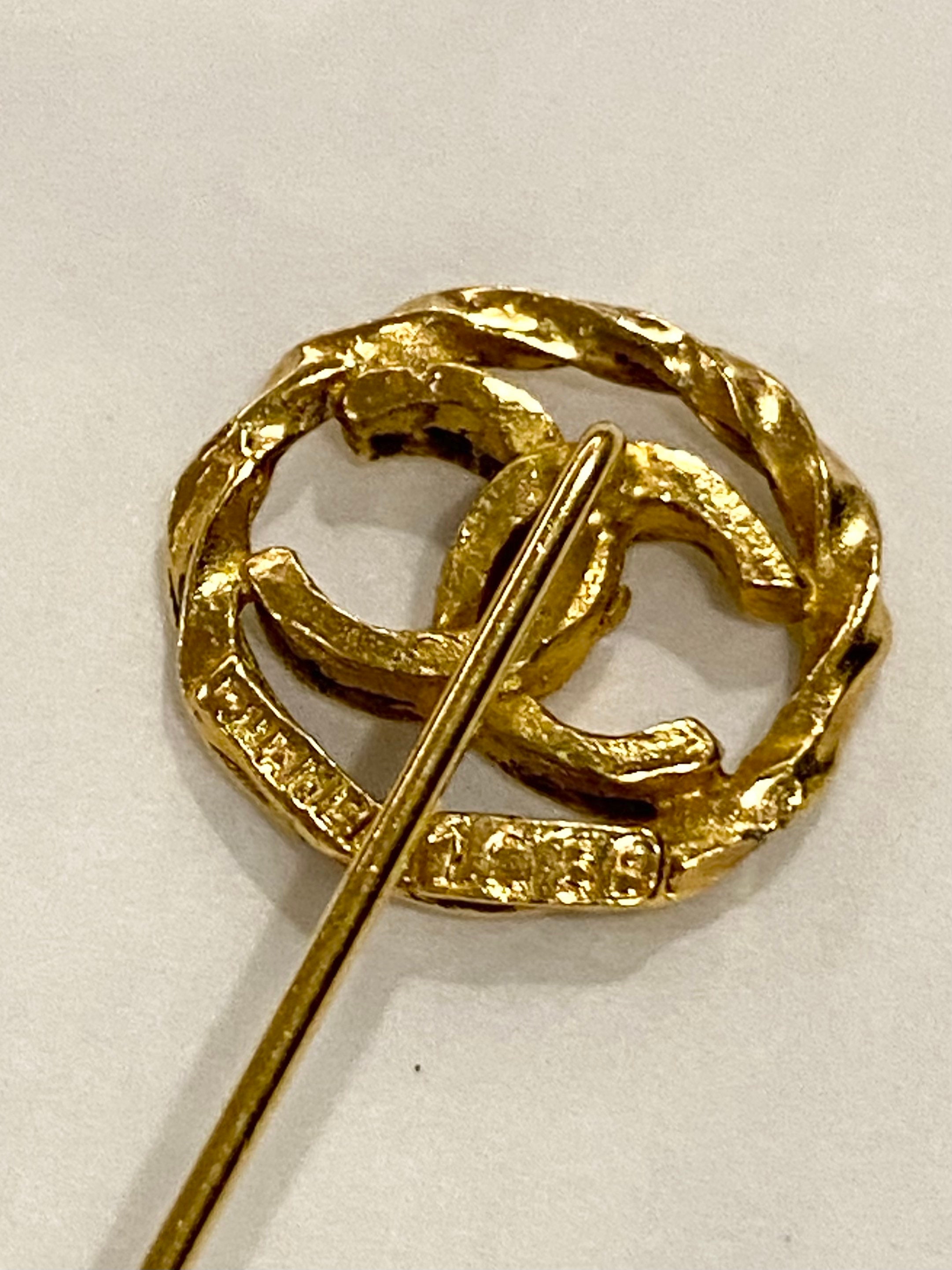 Vintage Brooch | CHANEL CC Logo Monogram Quilted Brooch Pin