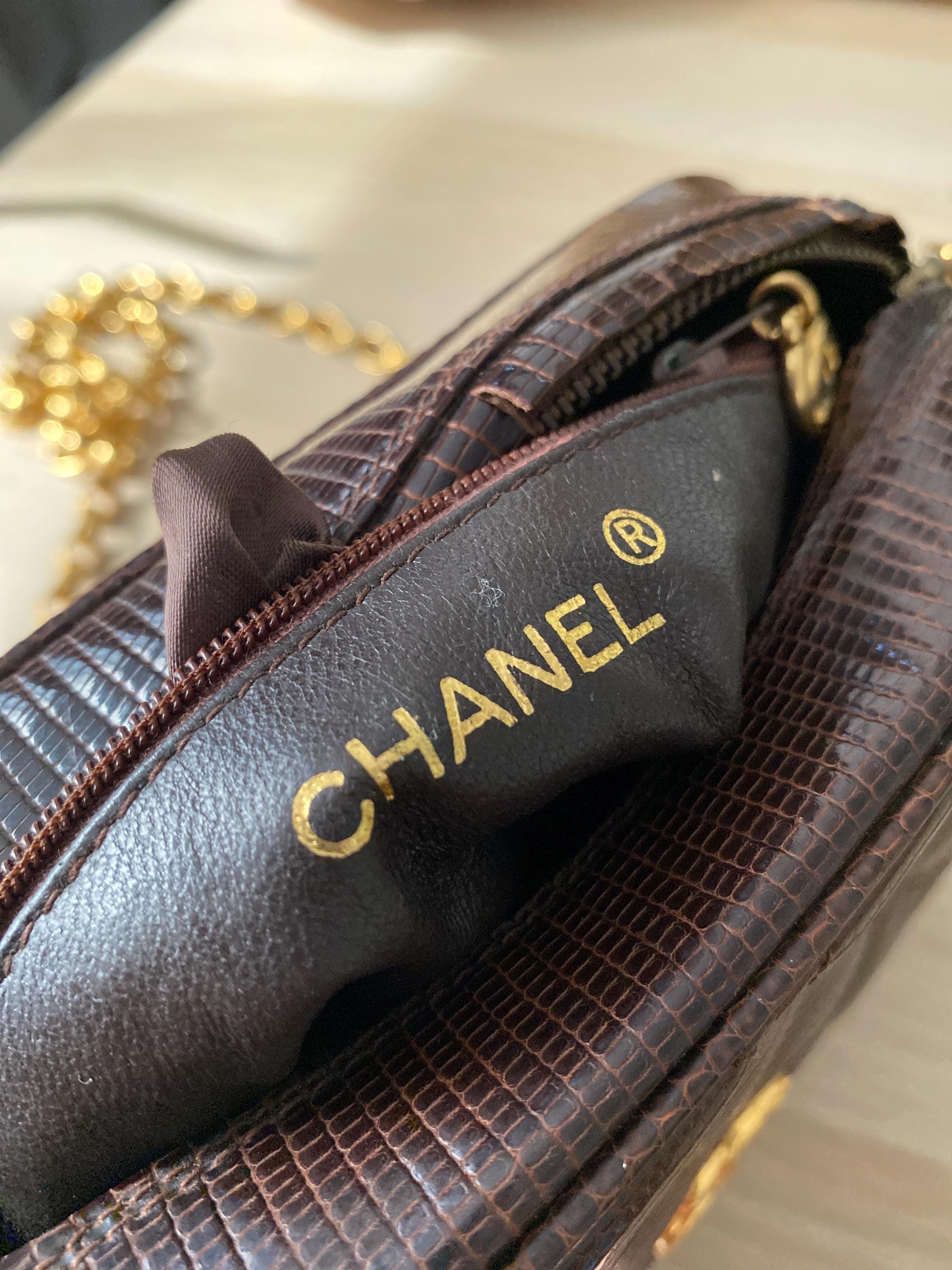 CHANEL ブラウンレザー バッグ Chanel Classic Mini Square Flap Bag Brown Leather Patent leather