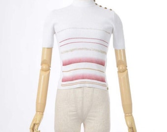 Camisa Chanel Vintage de canalé blanco con diseño dorado y rojo. talla 40