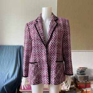 Vintage CHANEL Cruise Resort Collection 2000 Pink Black White Tweed Blazer 38